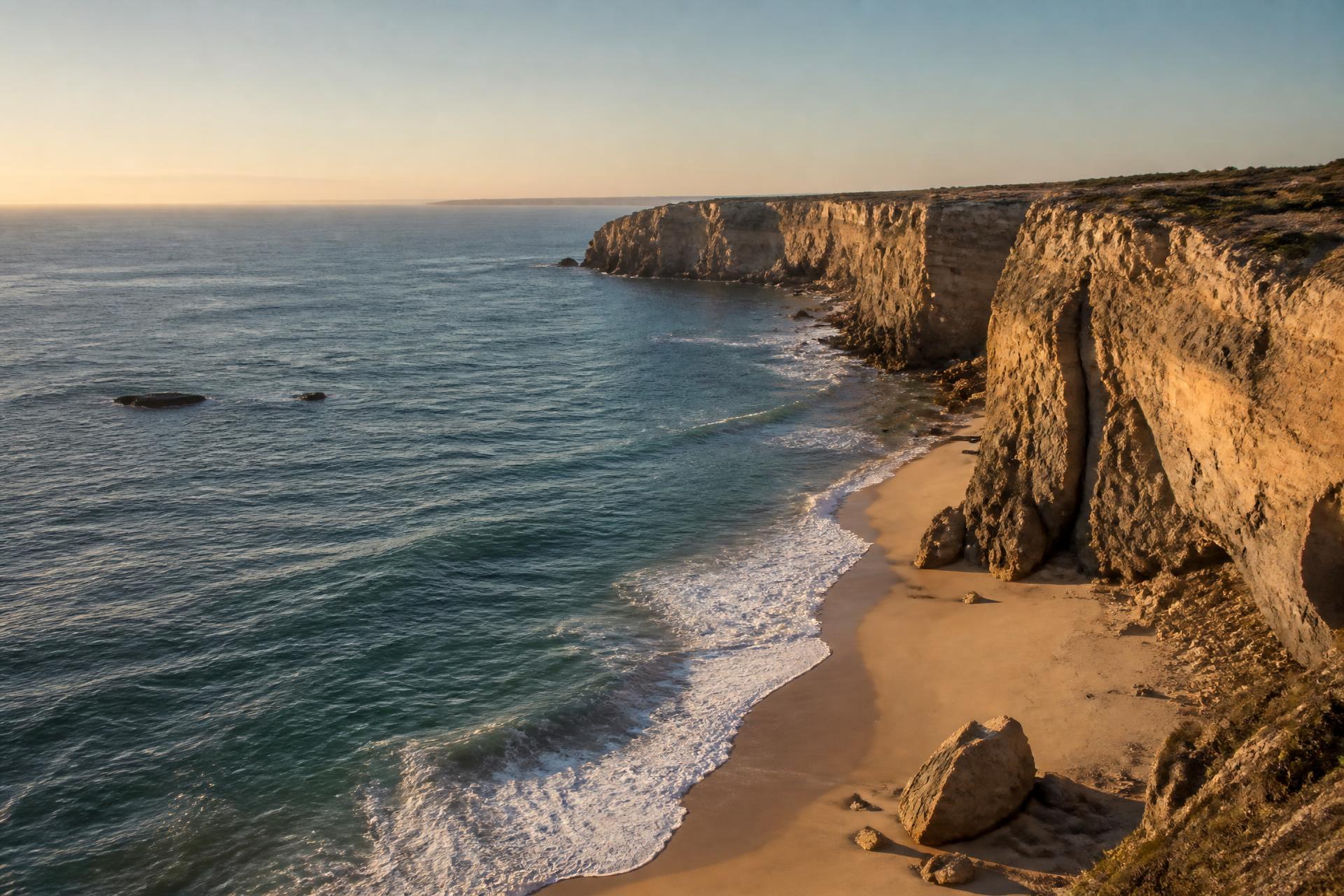 Costa atlântica da Zona Oeste de Portugal, entre Peniche e a Lourinhã